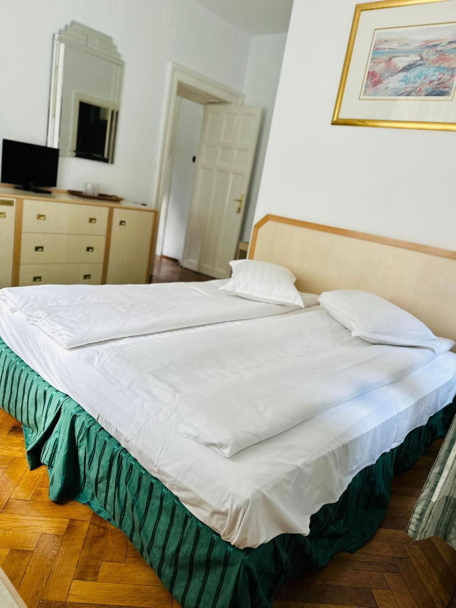 Rapsodia Sinaia Bed & Breakfast Екстериор снимка