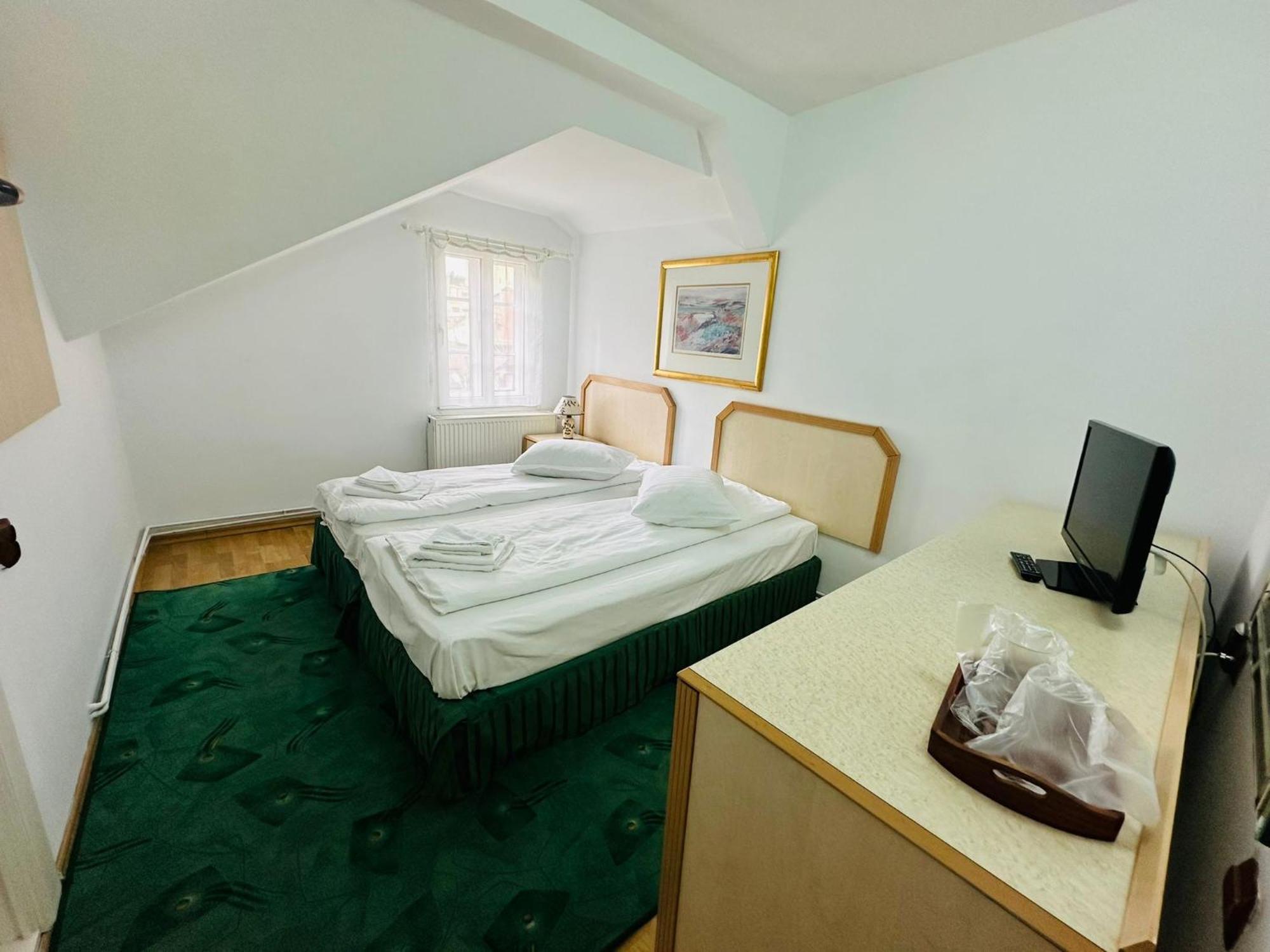 Rapsodia Sinaia Bed & Breakfast Екстериор снимка