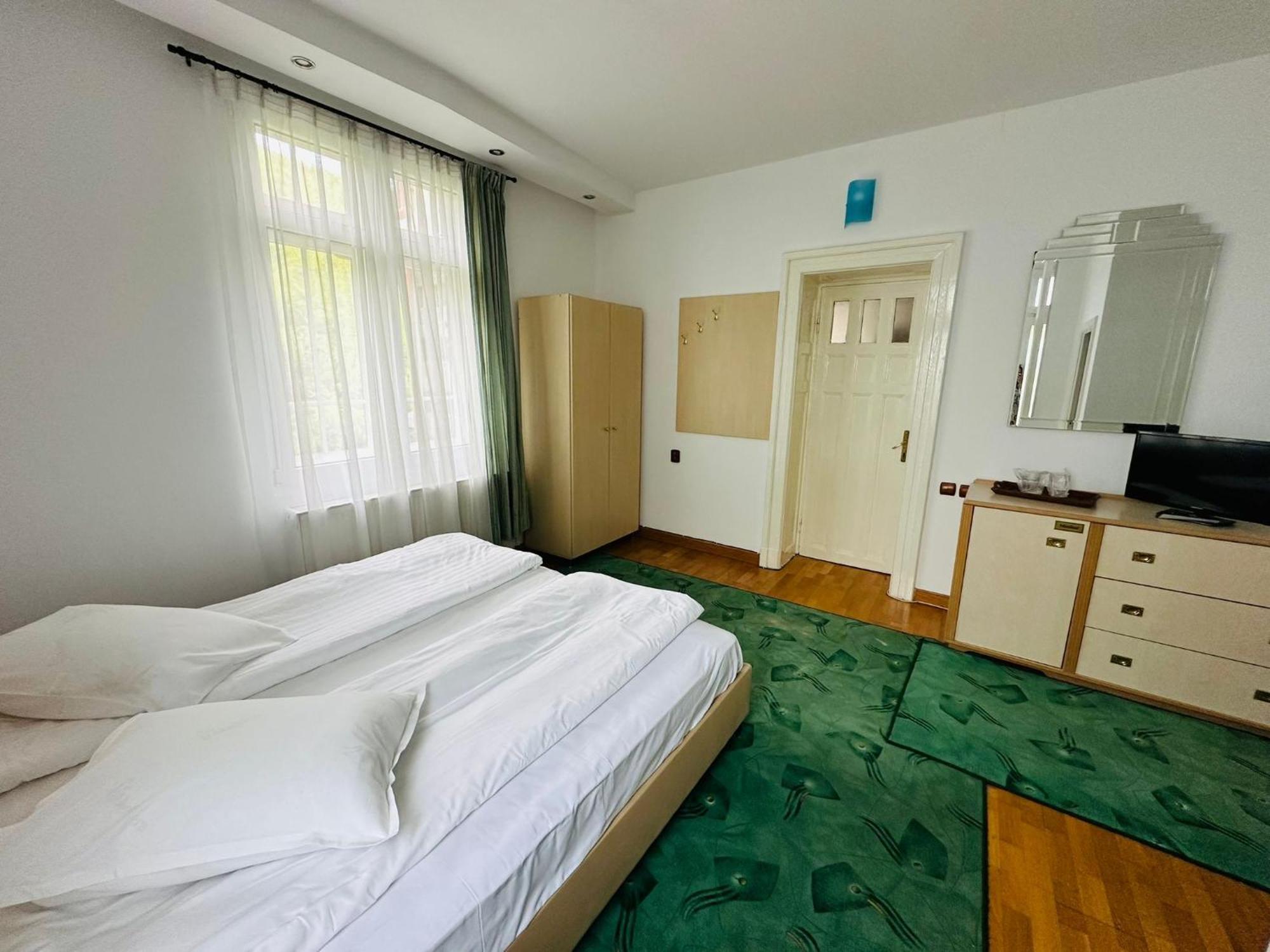 Rapsodia Sinaia Bed & Breakfast Екстериор снимка