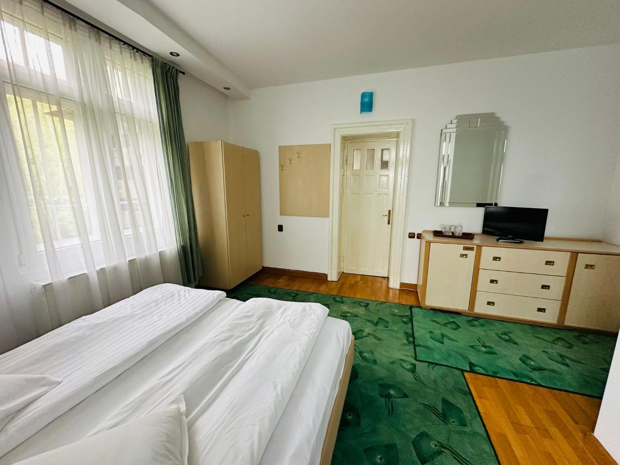 Rapsodia Sinaia Bed & Breakfast Екстериор снимка