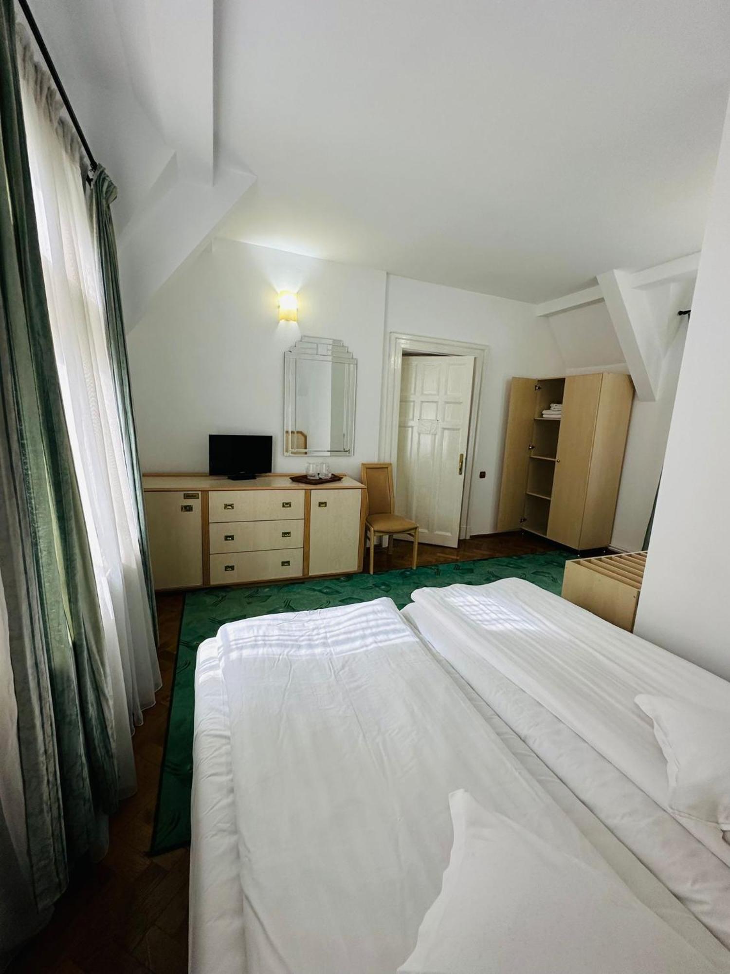 Rapsodia Sinaia Bed & Breakfast Екстериор снимка