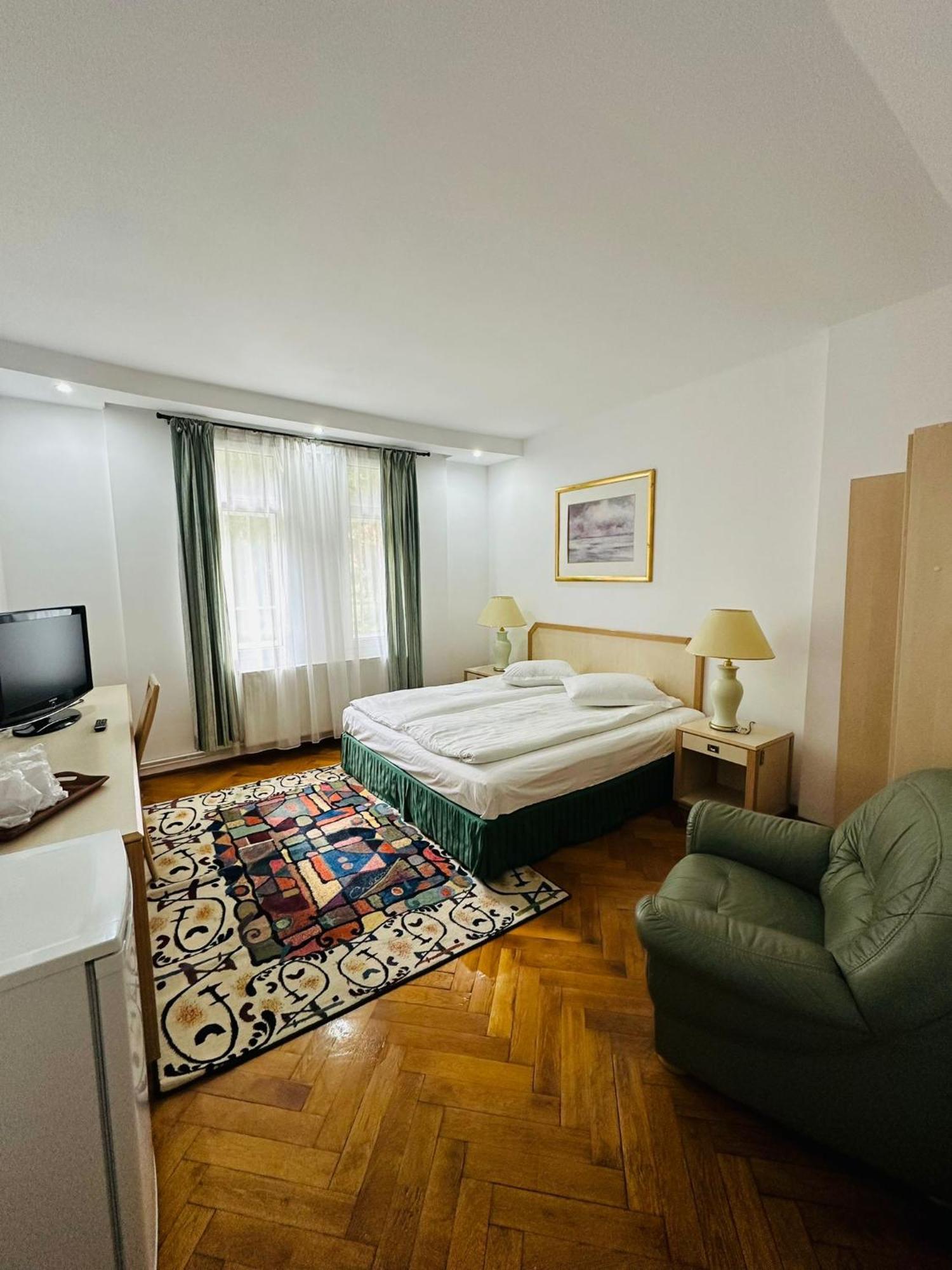 Rapsodia Sinaia Bed & Breakfast Екстериор снимка