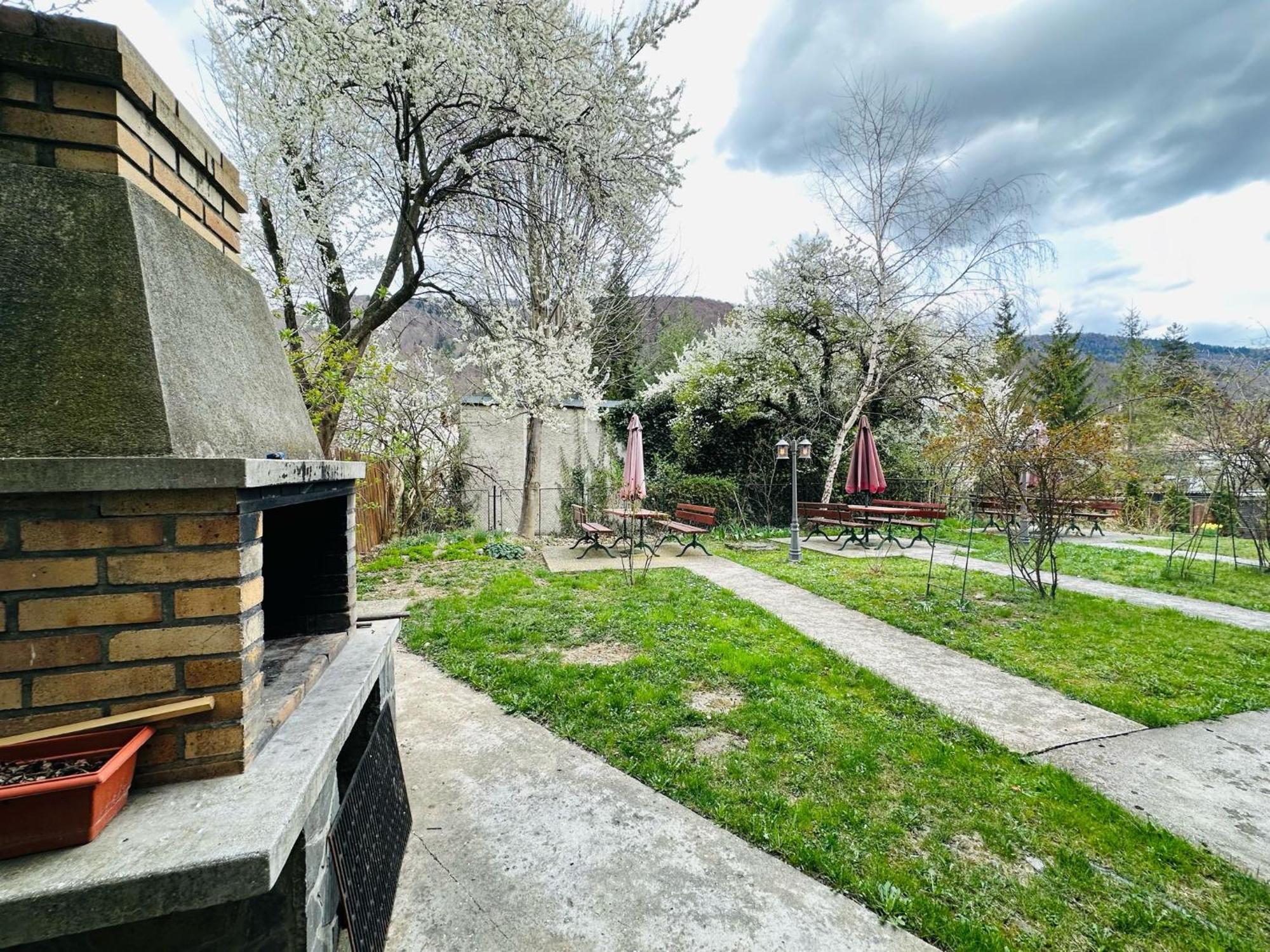 Rapsodia Sinaia Bed & Breakfast Екстериор снимка